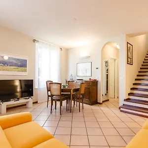 Flat 13: Elegante E Luminoso Con Terrazzo Privato Apartment