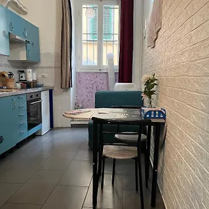 https://violet-27.it-tuscanyhotel.com